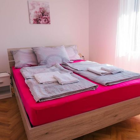 Sobe Kaki In Kivi Hostel Izola Ngoại thất bức ảnh