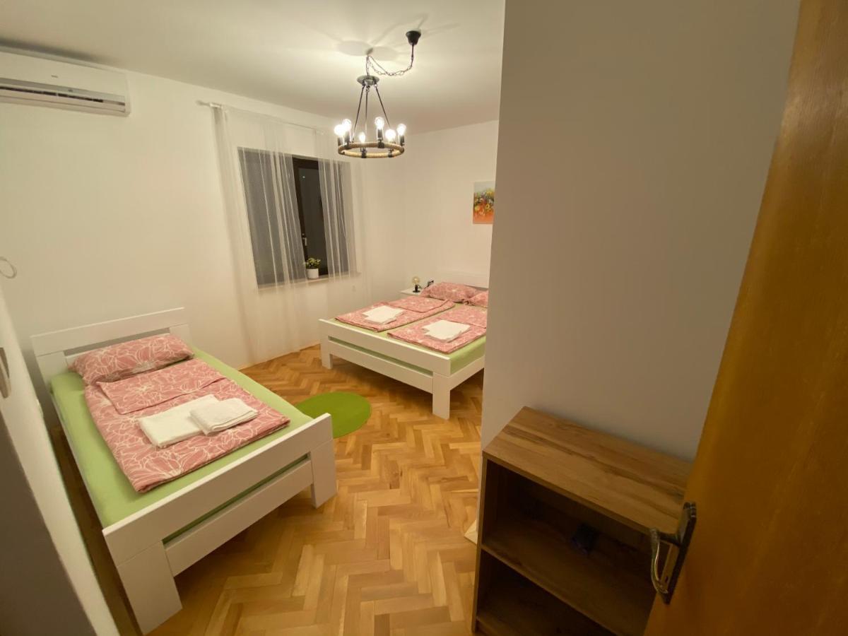 Sobe Kaki In Kivi Hostel Izola Ngoại thất bức ảnh