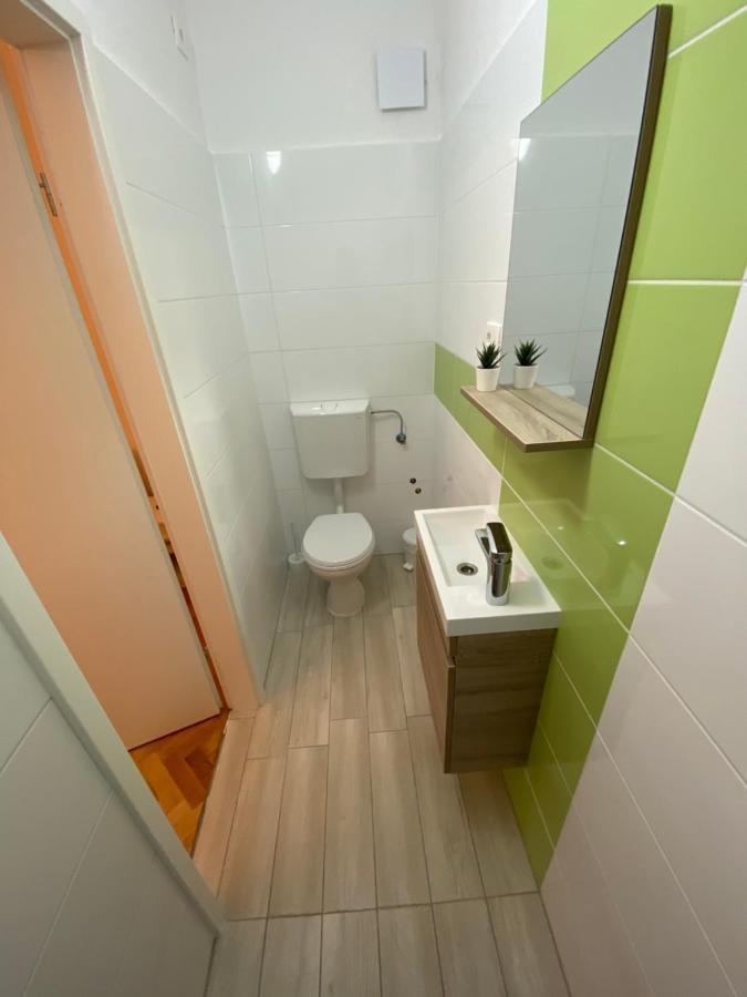 Sobe Kaki In Kivi Hostel Izola Ngoại thất bức ảnh