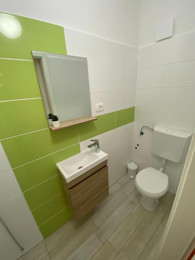 Sobe Kaki In Kivi Hostel Izola Ngoại thất bức ảnh