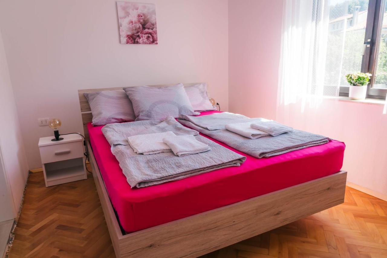 Sobe Kaki In Kivi Hostel Izola Ngoại thất bức ảnh