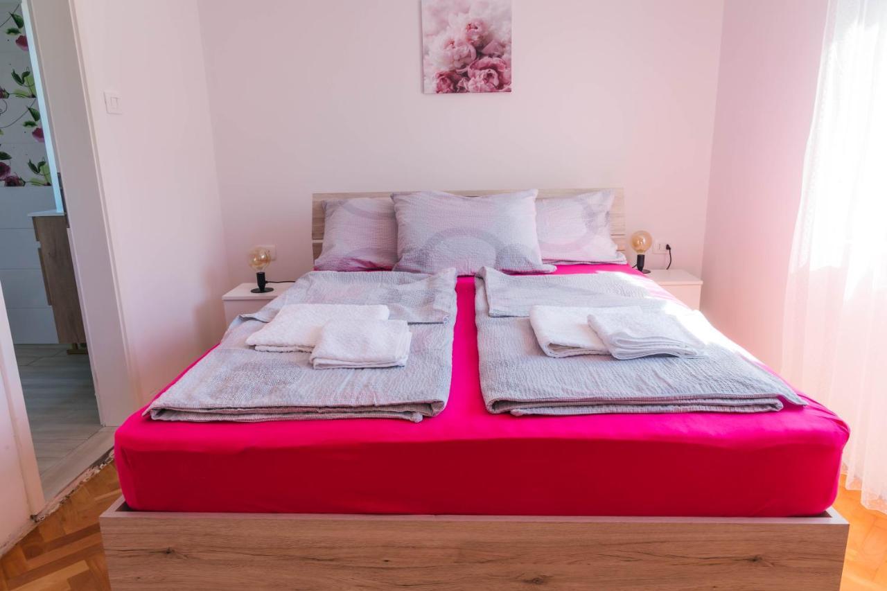 Sobe Kaki In Kivi Hostel Izola Ngoại thất bức ảnh