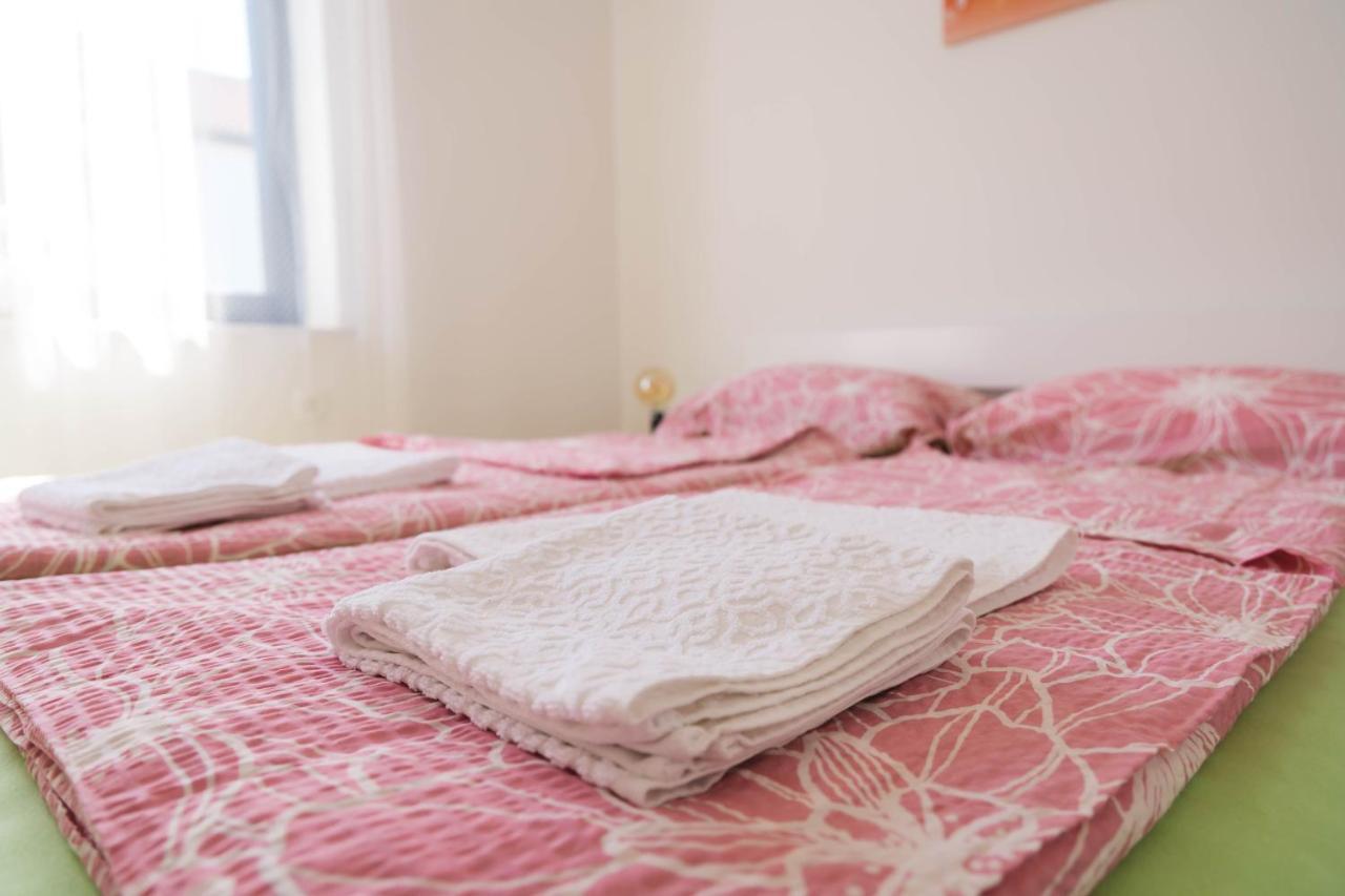 Sobe Kaki In Kivi Hostel Izola Ngoại thất bức ảnh